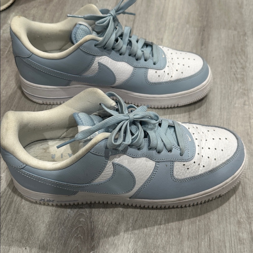 Nike Men's Light Blue and White Sneakers - Picture 3 of 6